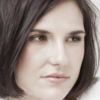 Adele Perovic Nua