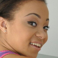 Adriana Maya Nua