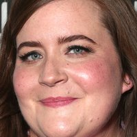 Aidy Bryant Nua