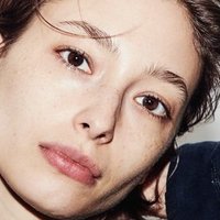 Alexandra Agoston Nua