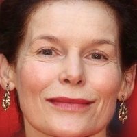 Alice Krige Nua