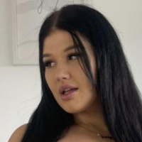 Amber Halliday Nua