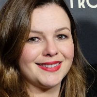 Amber Tamblyn Nua