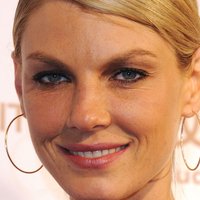 Angela Lindvall Nua
