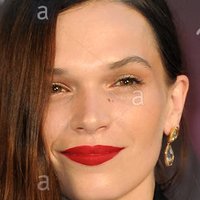 Anna Brewster Nua