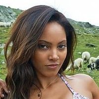 Ariel Meredith Nua