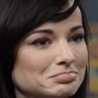 Ashley Rickards Nua