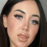 Bambi Brunette Nua