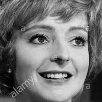 Barbara Leigh-Hunt Nua