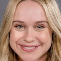 Becca Tobin Nua