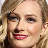 Beth Behrs Nua