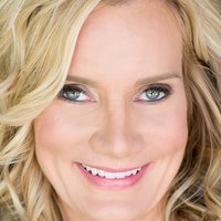 Beth Littleford Nua