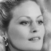 Beverly D'Angelo Nua