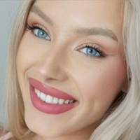 Blonde Anna Nua