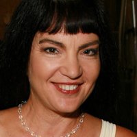 Brinke Stevens Nua