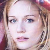 Cara Theobold Nua