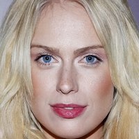 CariDee English Nua
