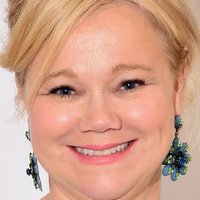 Caroline Rhea Nua