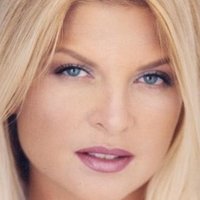 Carrie Flaska Nua