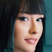 ChameLeahn Cosplays Nua