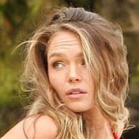 Chari Hawkins Nua
