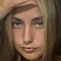 Chloe Spiller Nua