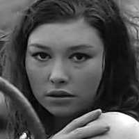 Claudia Gravy Nua