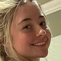 Courtney Kuhnel Fanfix Nua