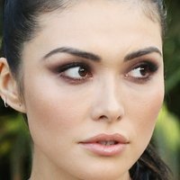 Daniella Pineda Nua
