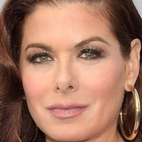 Debra Messing Nua