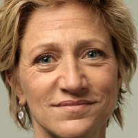 Edie Falco Nua