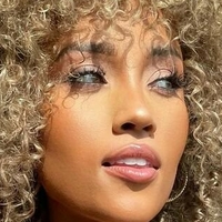 Elle Smith Nua