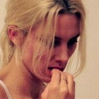 Ellie Rowsell Nua