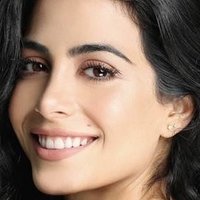 Emeraude Toubia Nua