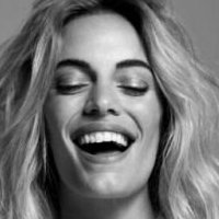 Emilia Attias Nua