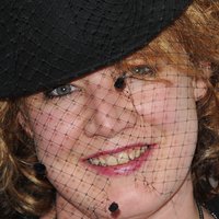 Emily Lloyd Nua