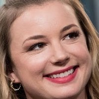 Emily VanCamp Nua