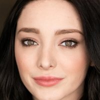 Emma Dumont Nua