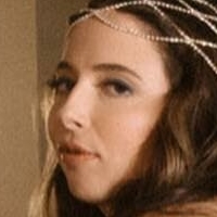 Esther Povitsky Nua