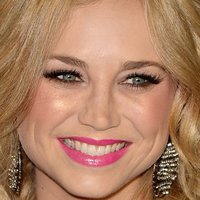Fiona Gubelmann Nua