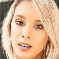 Flor Moyano Nua