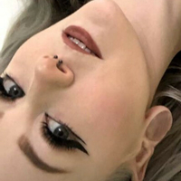 Hat jemand etwas von der hübschen lilghoul? Nua