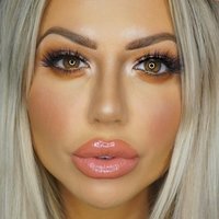 Holly Hagan Nua