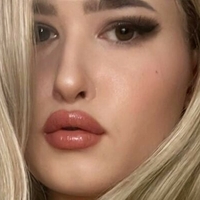 Holly Hawthorne Nua