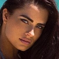 Holly Young Nua