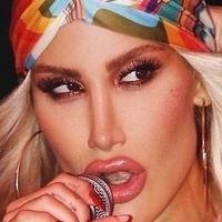 İrem Derici Nua