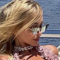 Julia Dybowska Nua