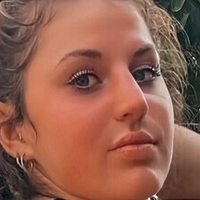 Julia Falcone Nua