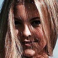 Julia Gomes Nua