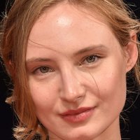 Julia Roy Nua